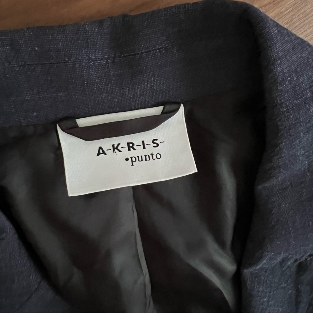 Akris Punto Stretch Wool Navy Short Blazer Front Chest Pocket 3 button Jacket - Picture 3 of 14
